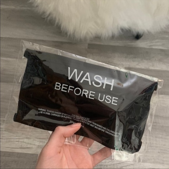 ✨NEW✨ Basic Mask Black - Picture 4 of 4